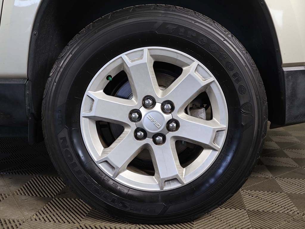 Used 2016 GMC Acadia SLE FWD image 16