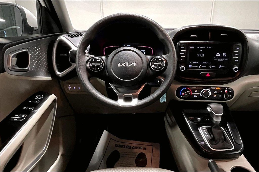 Used 2025 Kia Soul LX w/ LX Technology Package FWD image 6