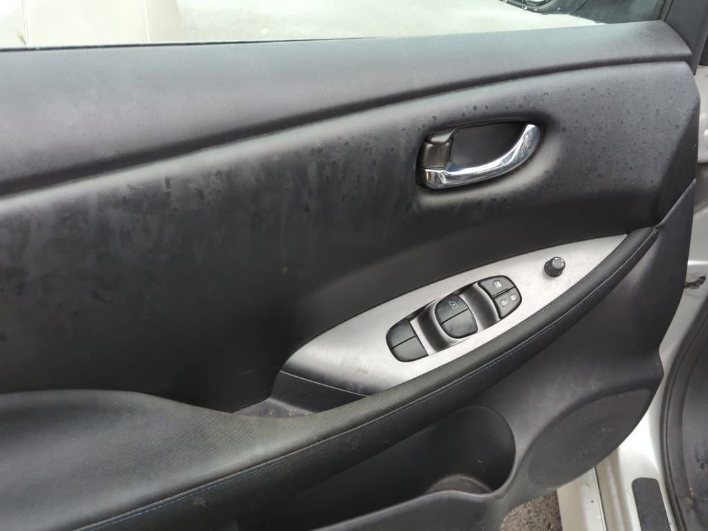 Used 2022 Nissan Leaf S image 8