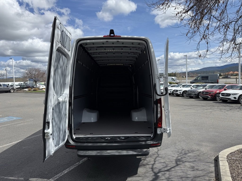 New 2025 Mercedes-Benz Sprinter 4500 image 6