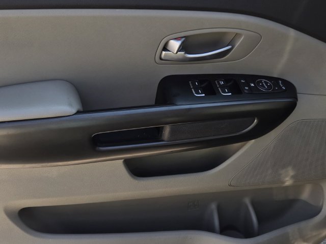 Used 2017 Kia Sedona LX w/ LX Essentials Premium Package FWD image 17