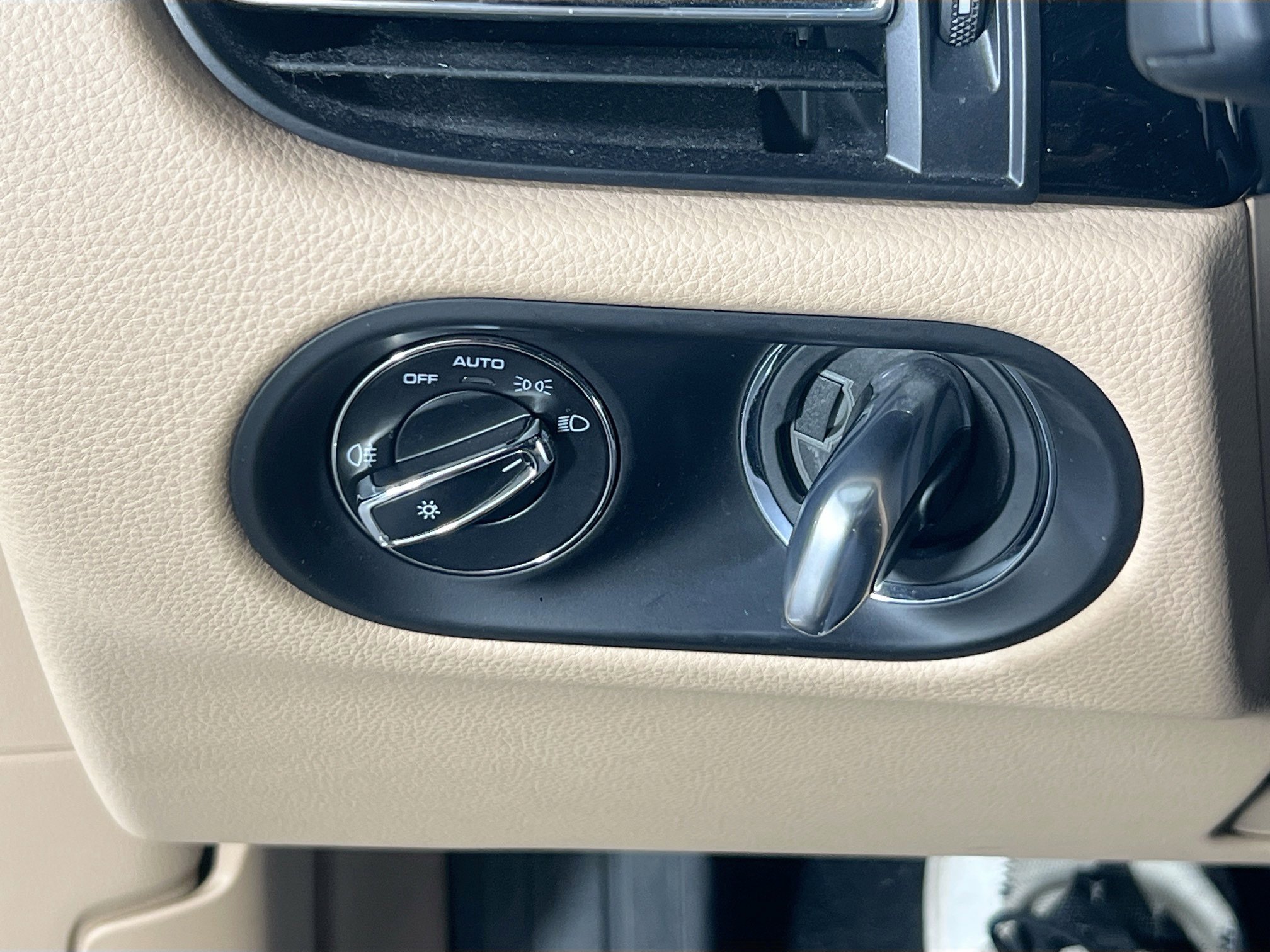 Used 2022 Porsche Macan image 10