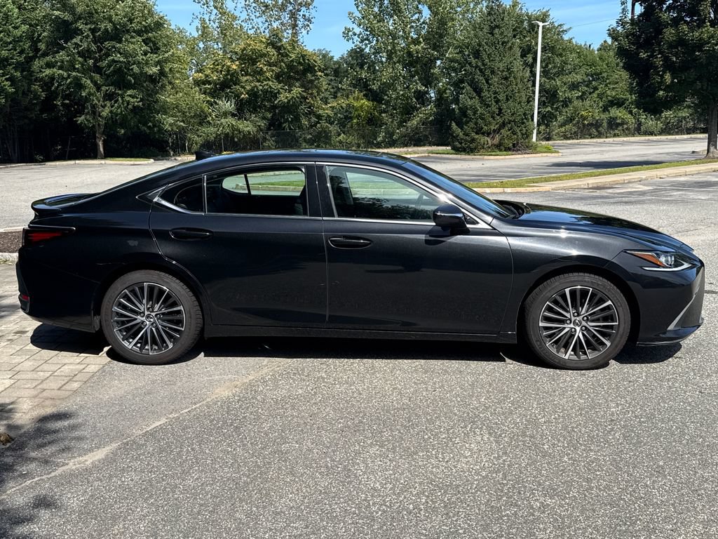 Used 2023 Lexus ES 300h w/ Premium Package FWD image 4