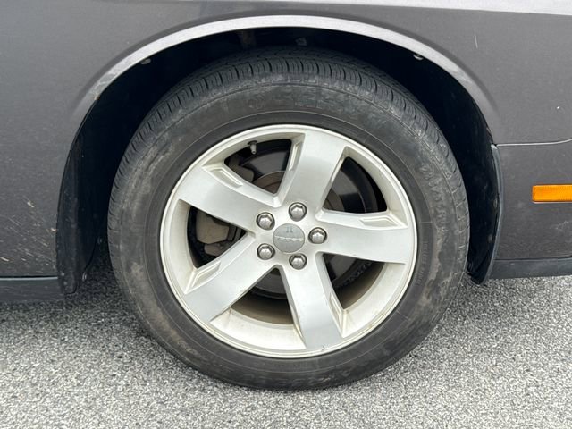 Used 2014 Dodge Challenger SXT Plus RWD image 9