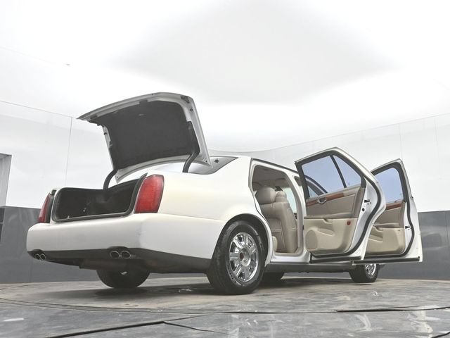 Used 2004 Cadillac De Ville w/ Equipment Group FWD image 51