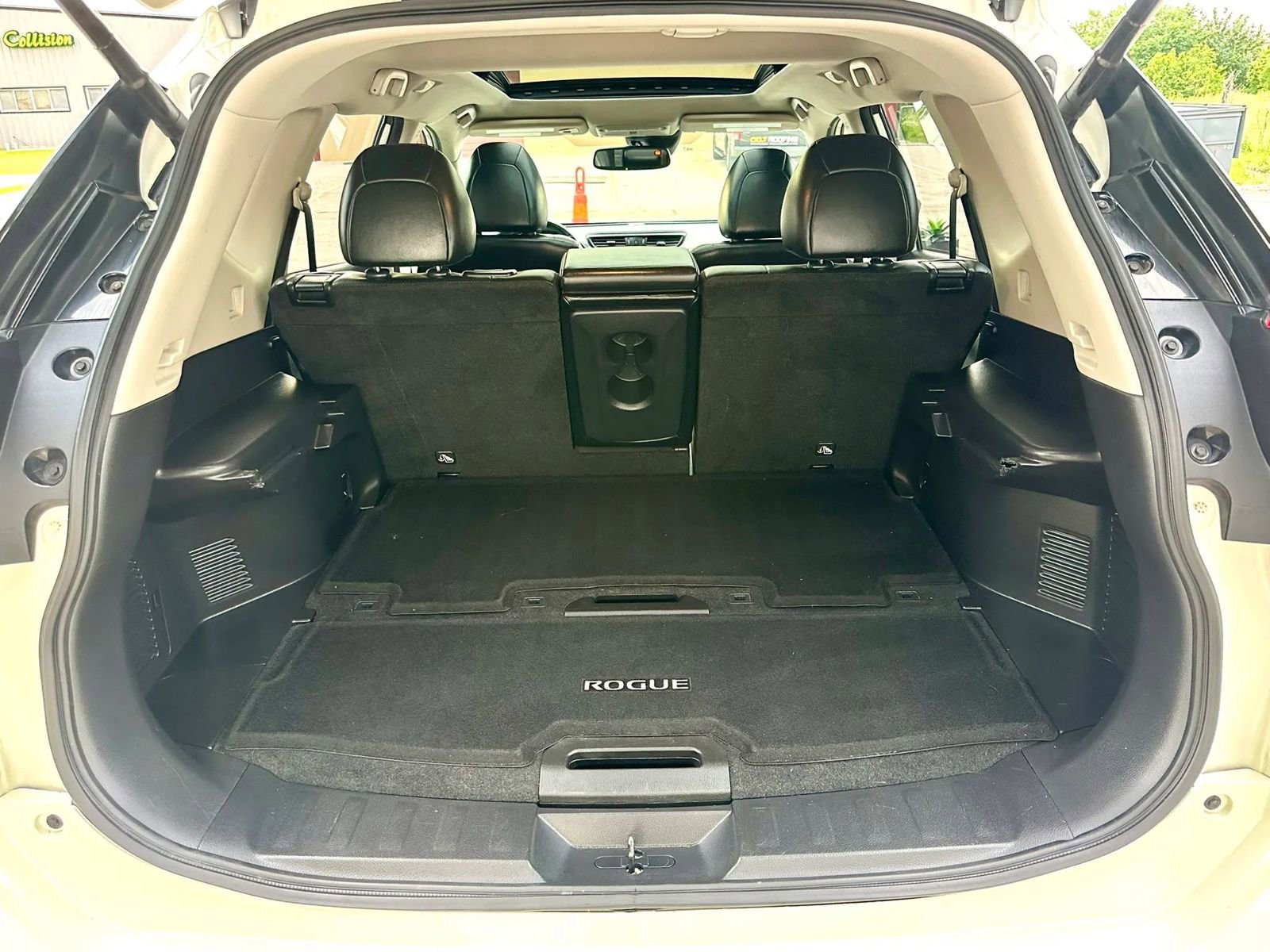 Used 2017 Nissan Rogue SL w/ SL Premium Package FWD image 14
