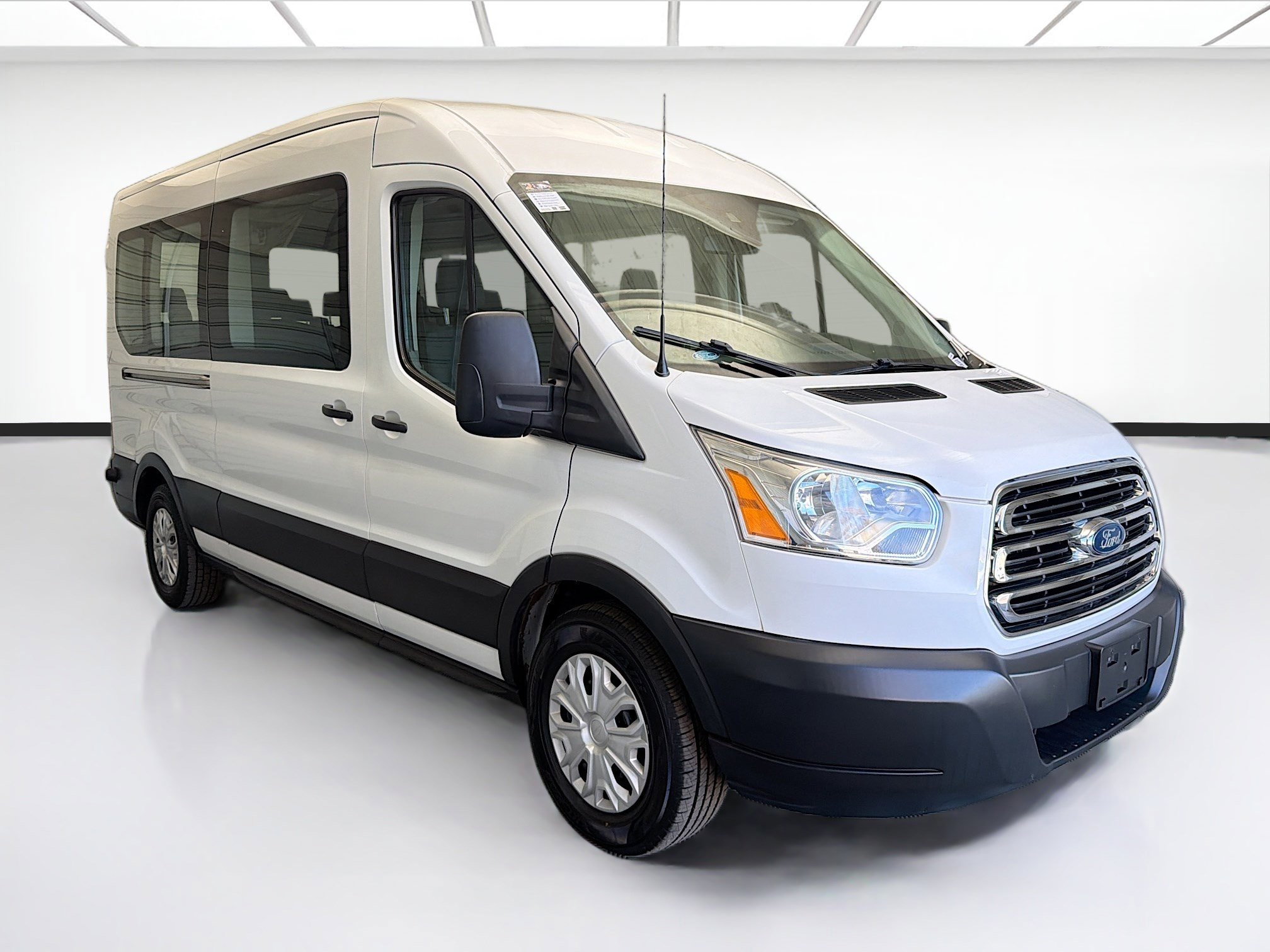 Used 2019 Ford Transit 350 XLT image 3