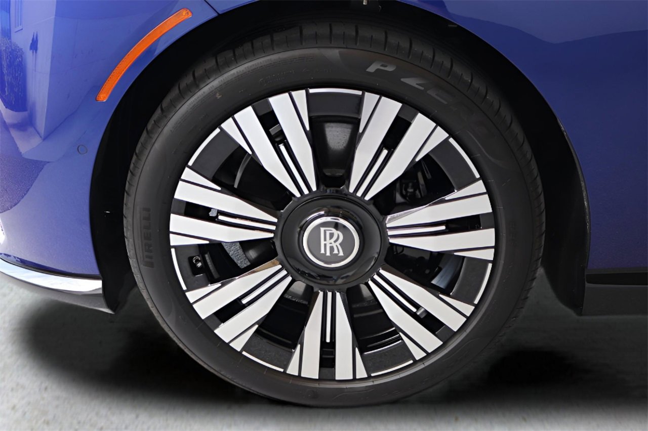New 2025 Rolls-Royce Spectre image 12