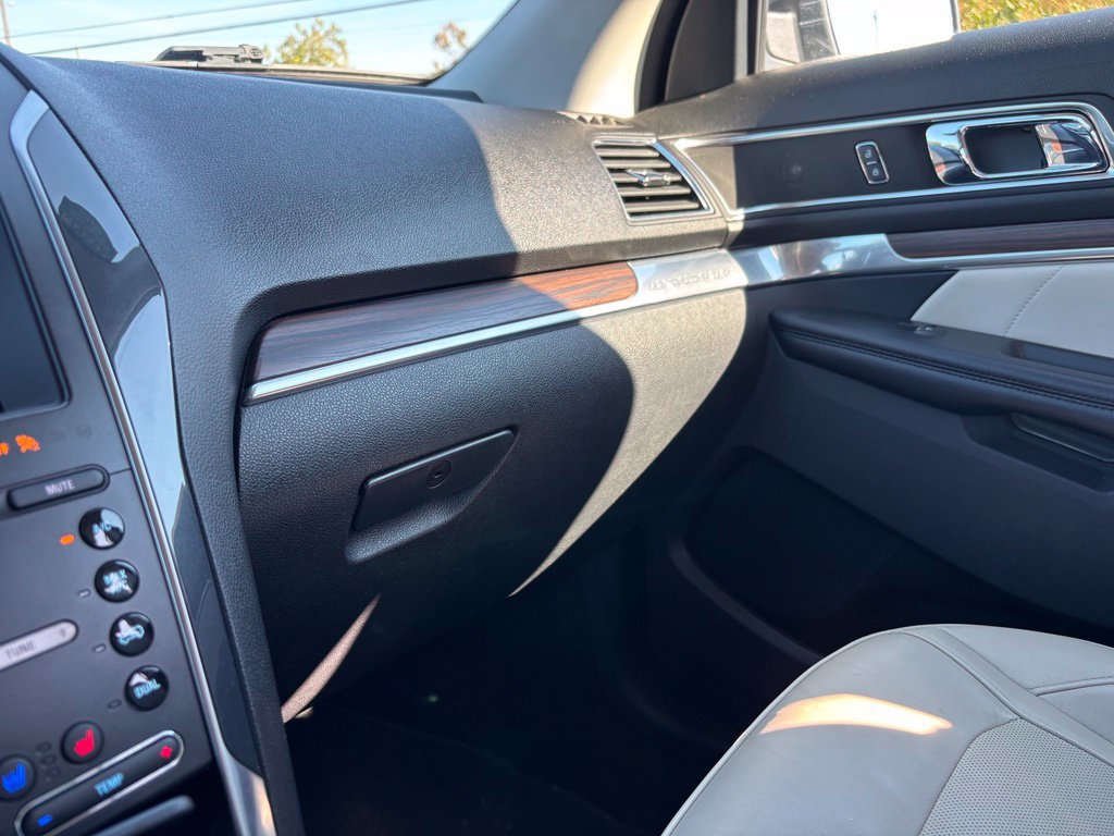 Used 2019 Ford Explorer Limited w/ Limited Luxury Package FWD image 41
