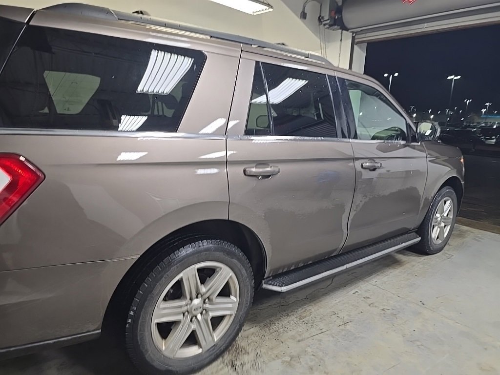 Used 2019 Ford Expedition XLT w/ Equipment Group 202A image 4