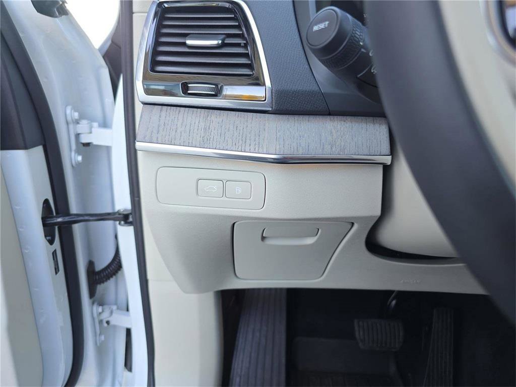 Used 2025 Volvo XC90 T8 Plus w/ Protection Package Premier image 36