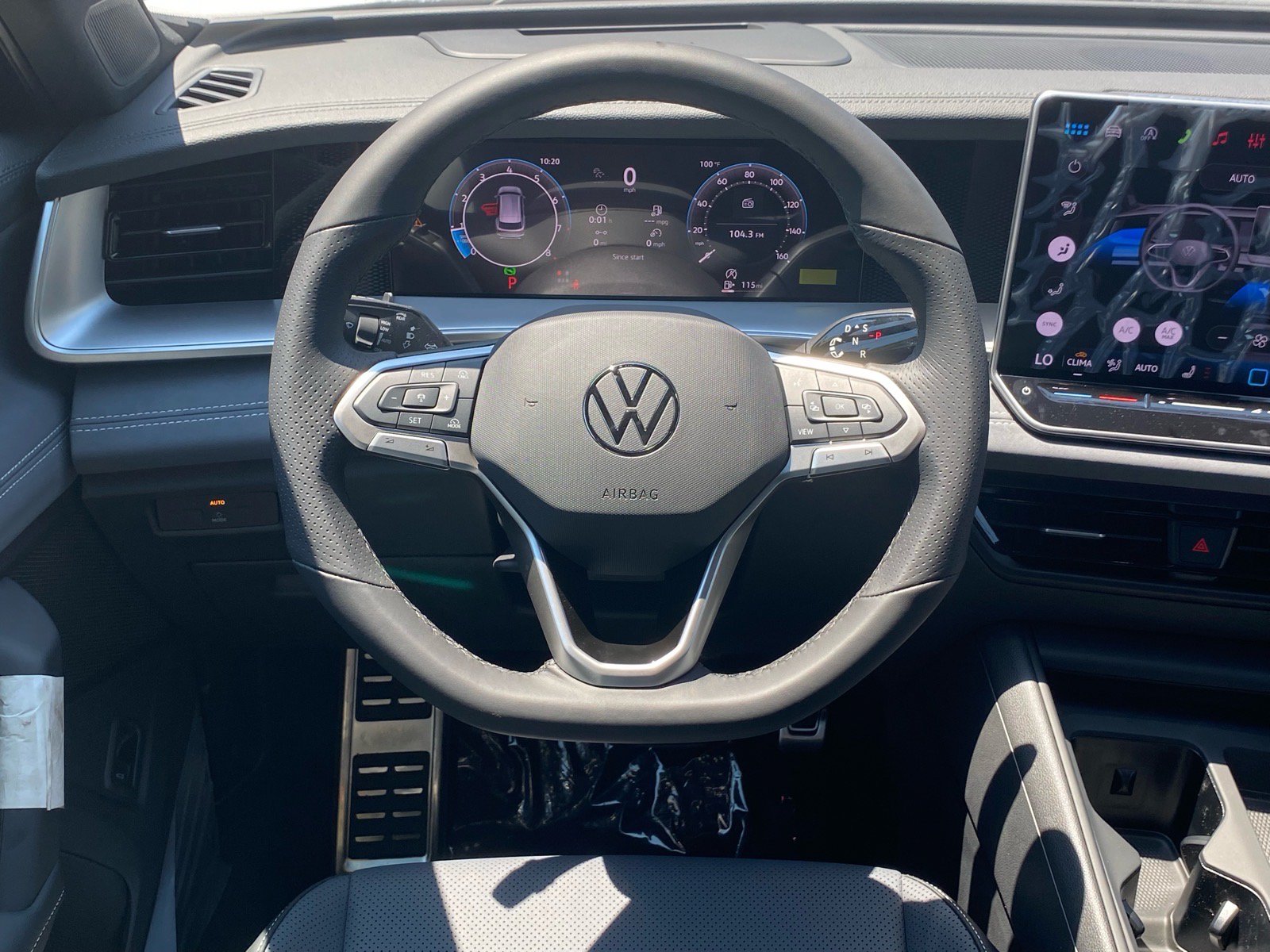 New 2026 Volkswagen Tiguan SE R-Line FWD image 5