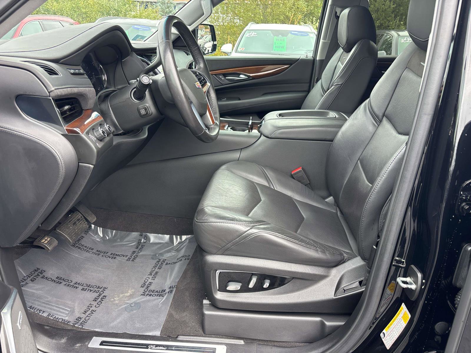 Used 2020 Cadillac Escalade Luxury image 9