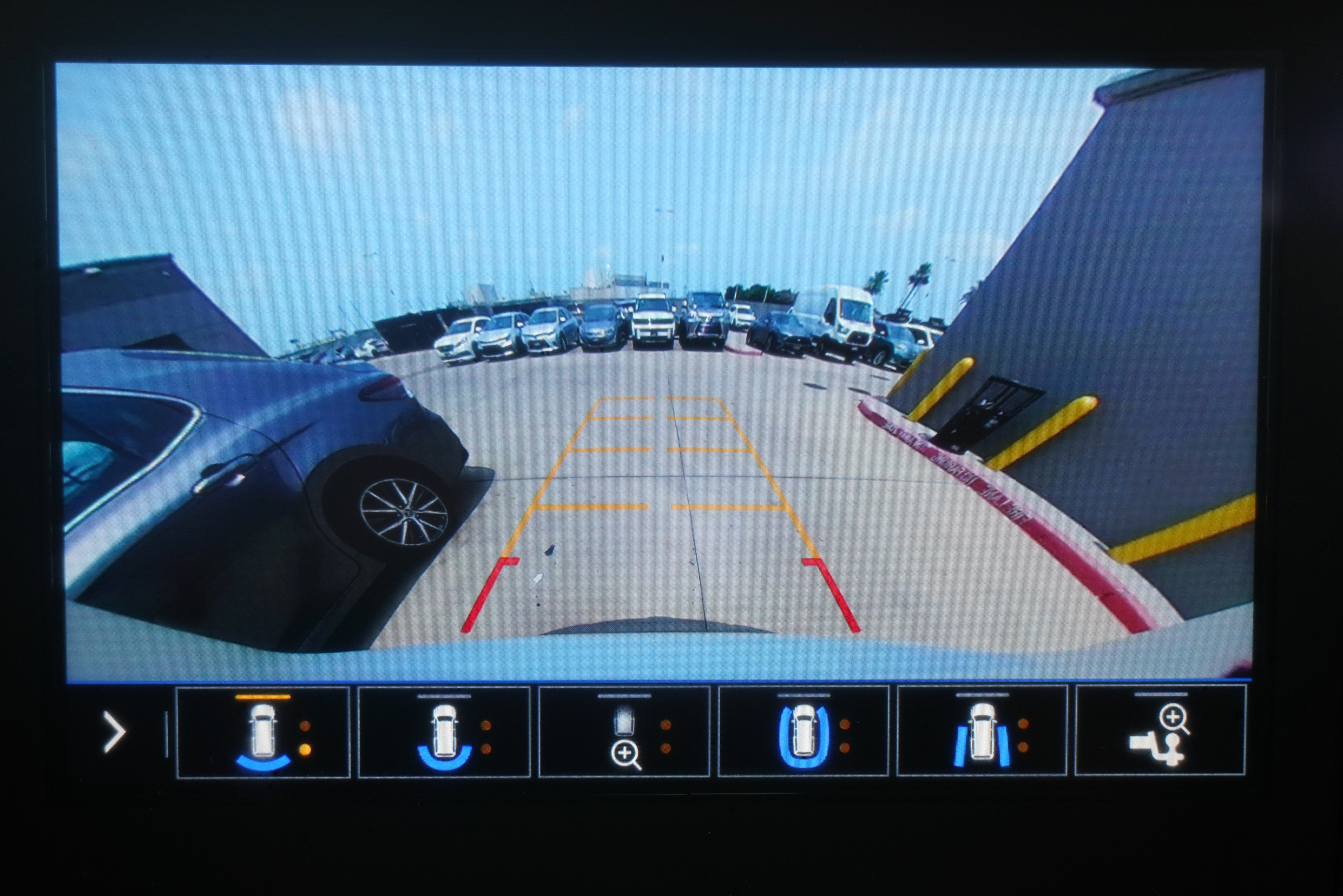 Used 2021 Chevrolet Traverse Premier w/ Redline Edition FWD image 21