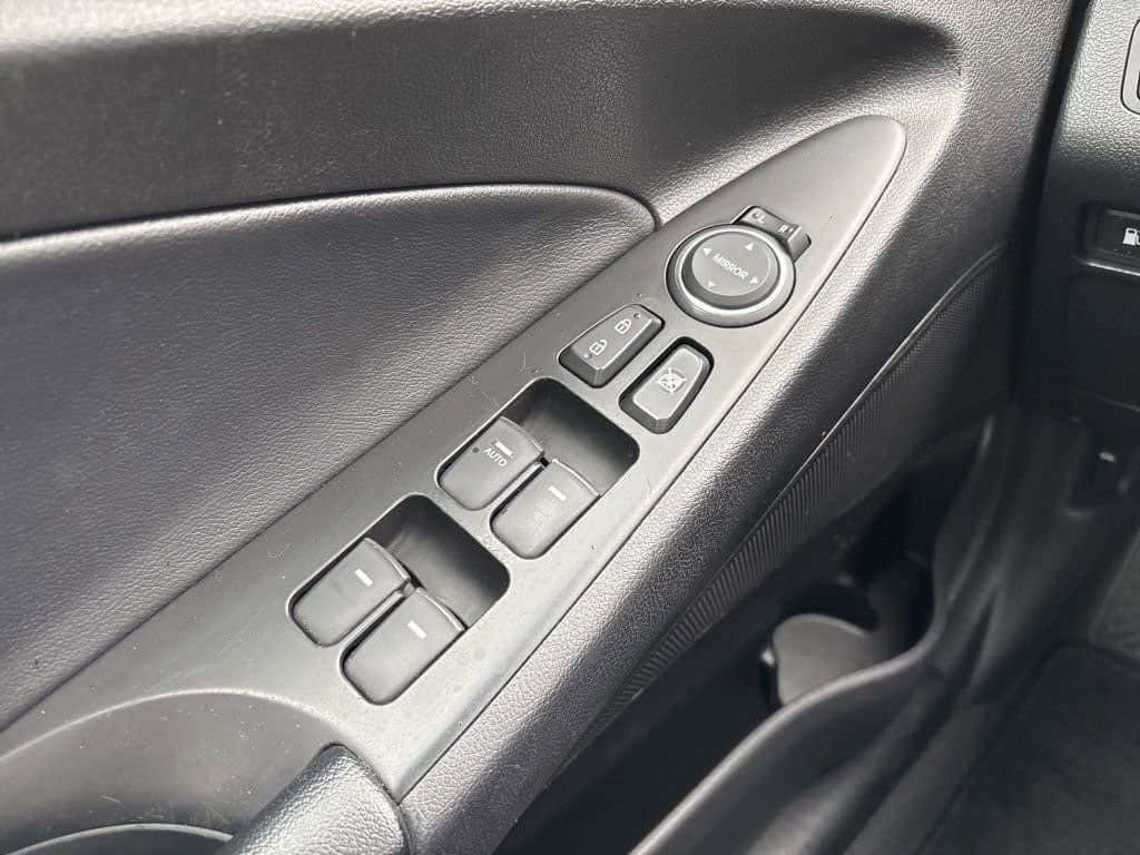 Used 2013 Hyundai Sonata SE w/ Navigation & Sunroof Pkg image 24