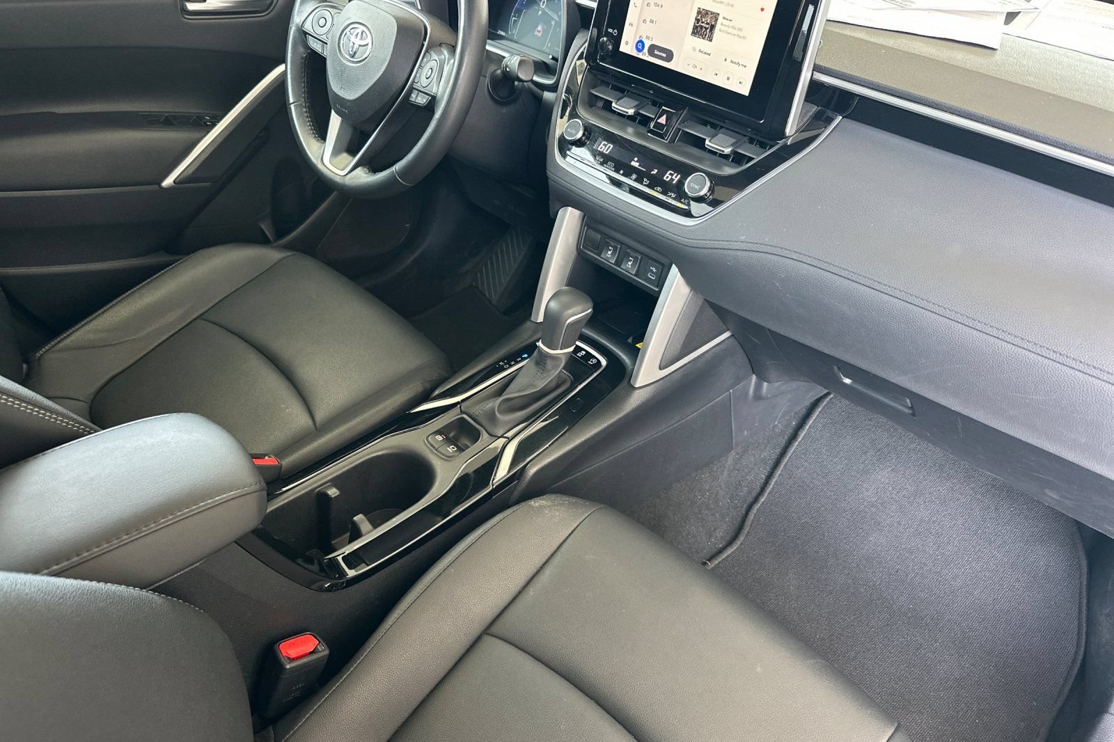 Used 2023 Toyota Corolla Cross XLE w/ Convenience Package FWD image 15