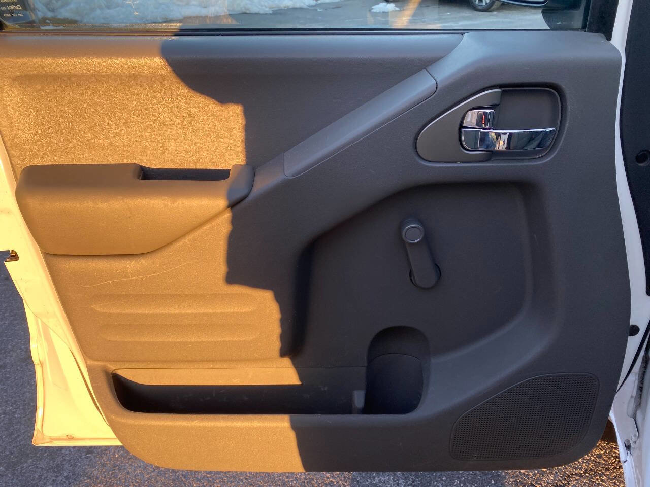 Used 2018 Nissan Frontier S image 11