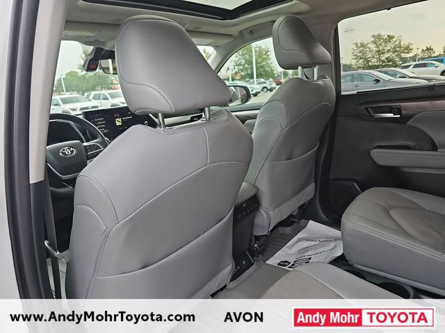 Used 2023 Toyota Highlander Limited AWD/4WD image 31