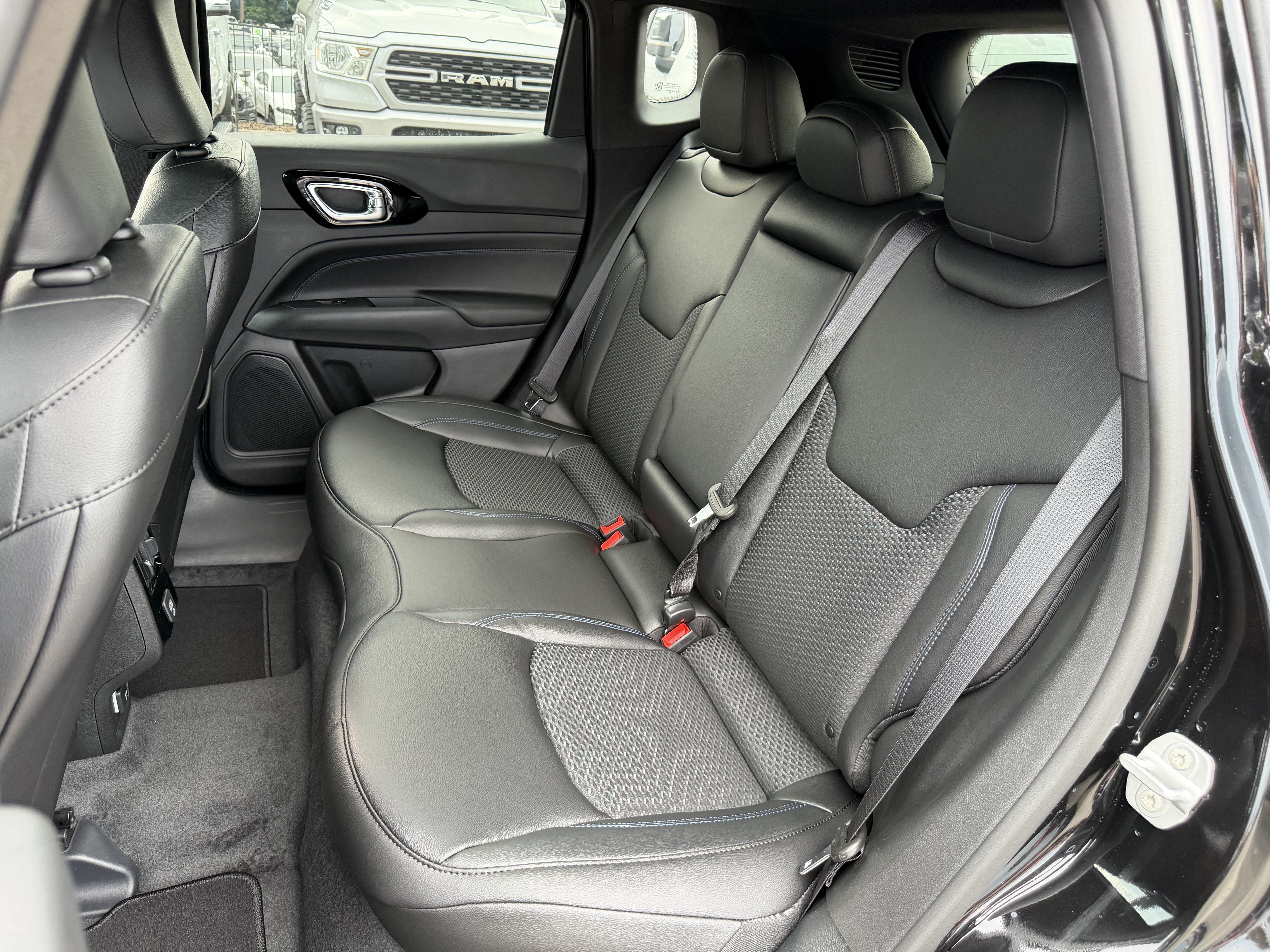 New 2026 Jeep Compass Latitude AWD/4WD image 32