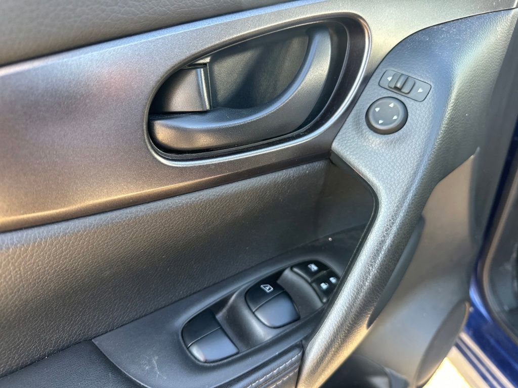 Used 2022 Nissan Rogue Sport S image 39