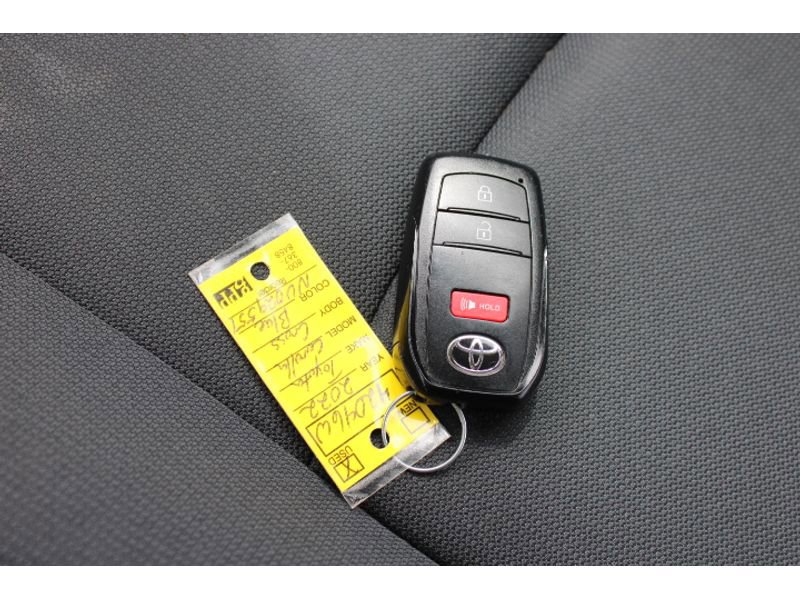Used 2022 Toyota Corolla Cross LE image 14