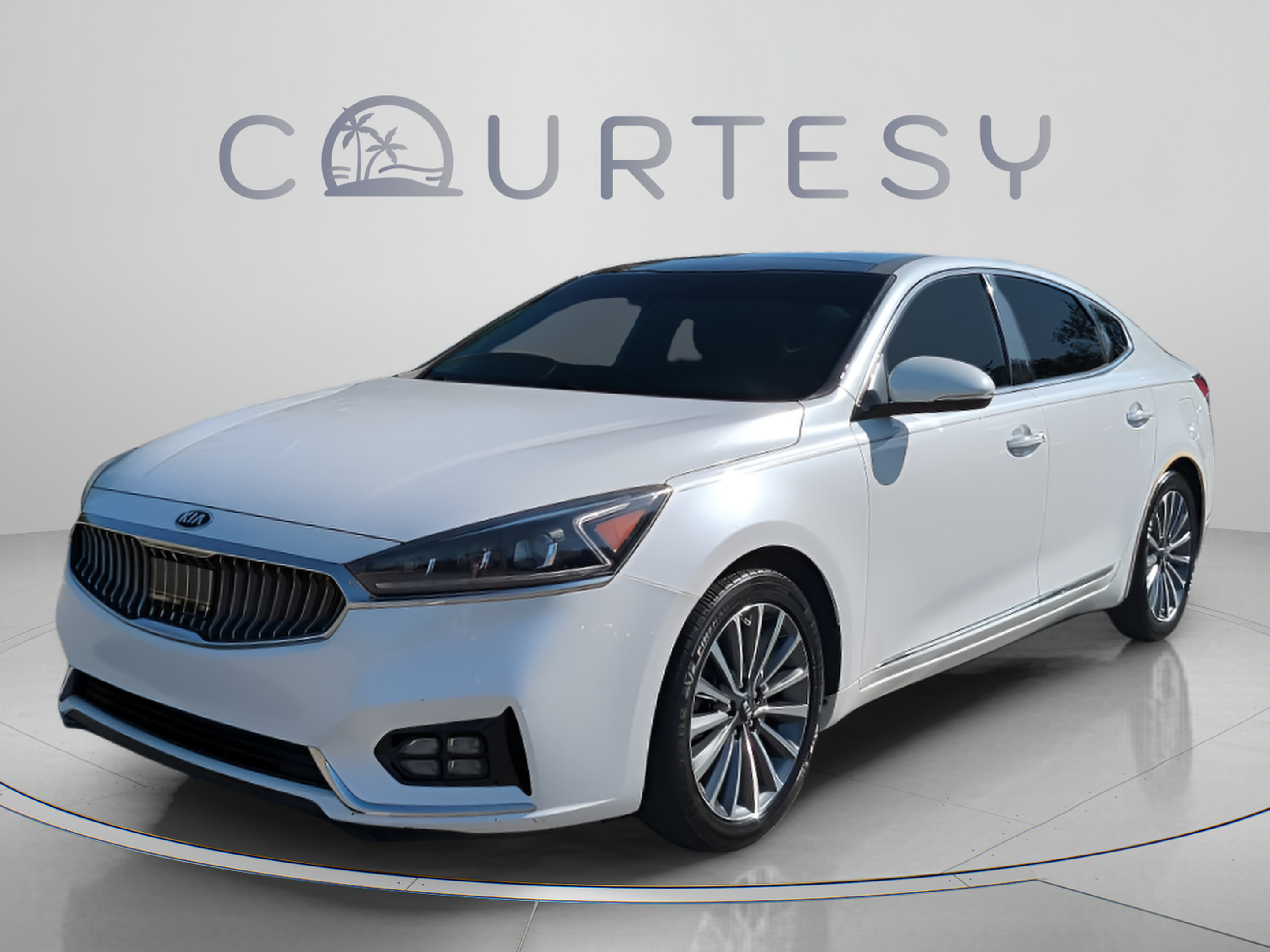 Used 2017 Kia Cadenza Technology