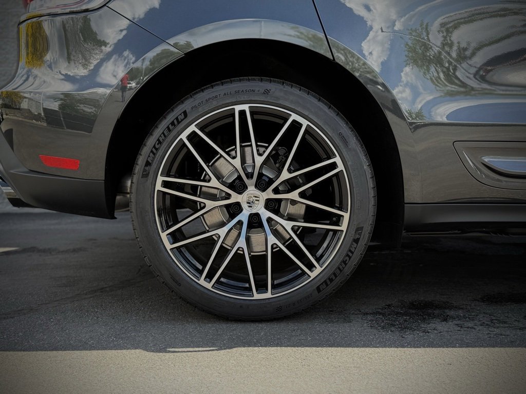 New 2025 Porsche Macan image 17