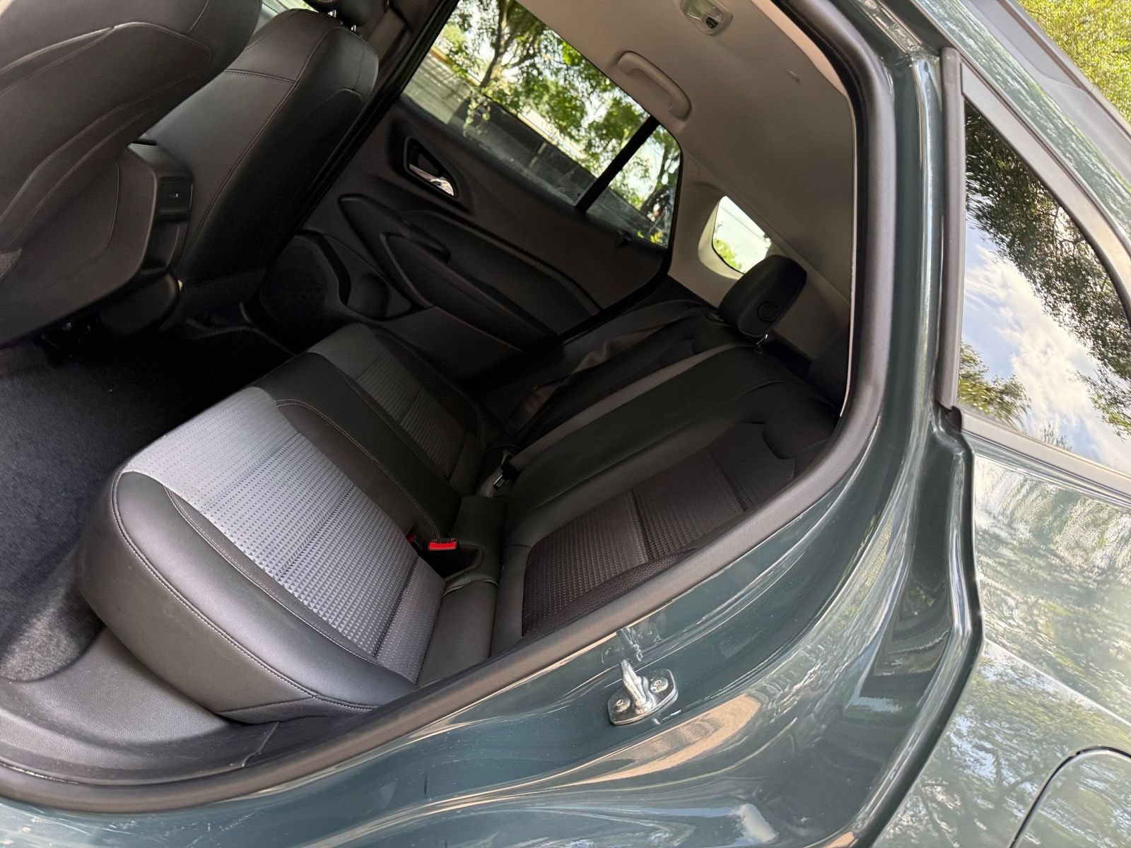 Used 2025 Chevrolet Trax LT FWD image 34
