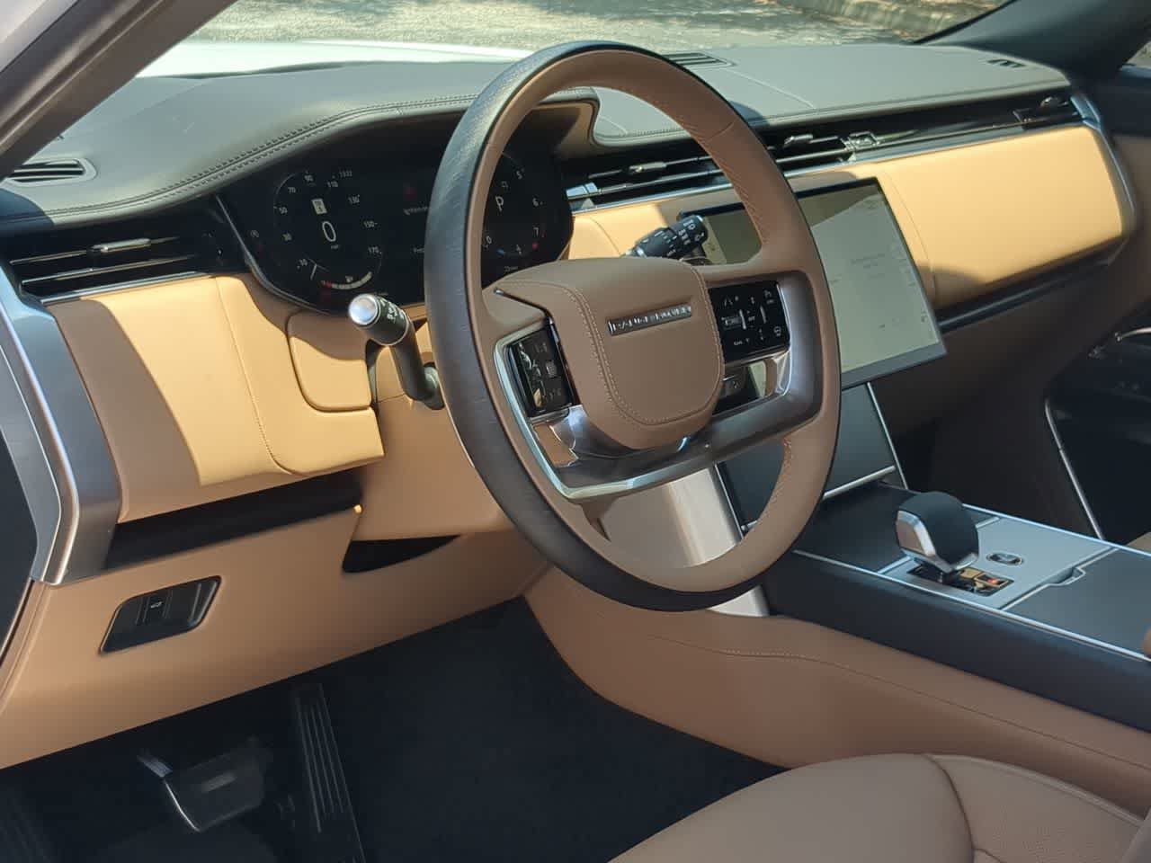 Used 2026 Land Rover Range Rover Long Wheelbase SE AWD/4WD image 10