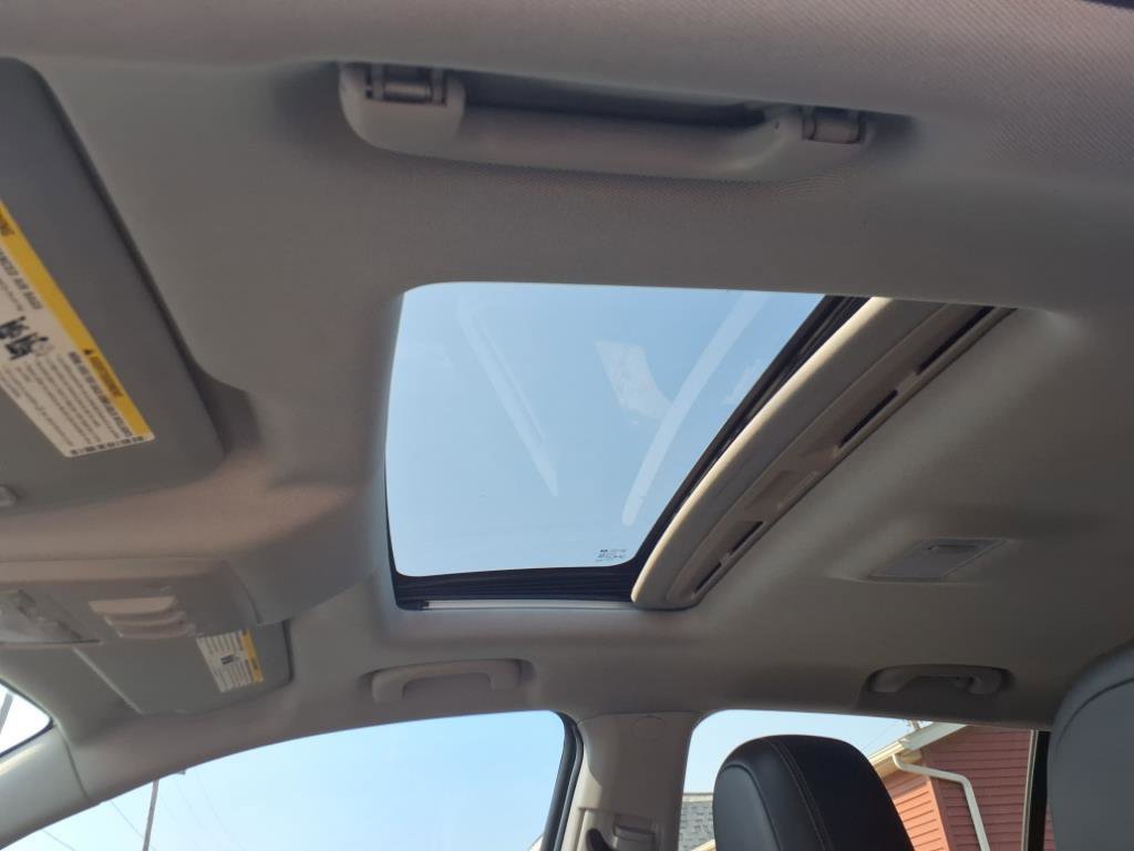 Used 2018 Chevrolet Trax LT w/ Sun & Sound Package image 2
