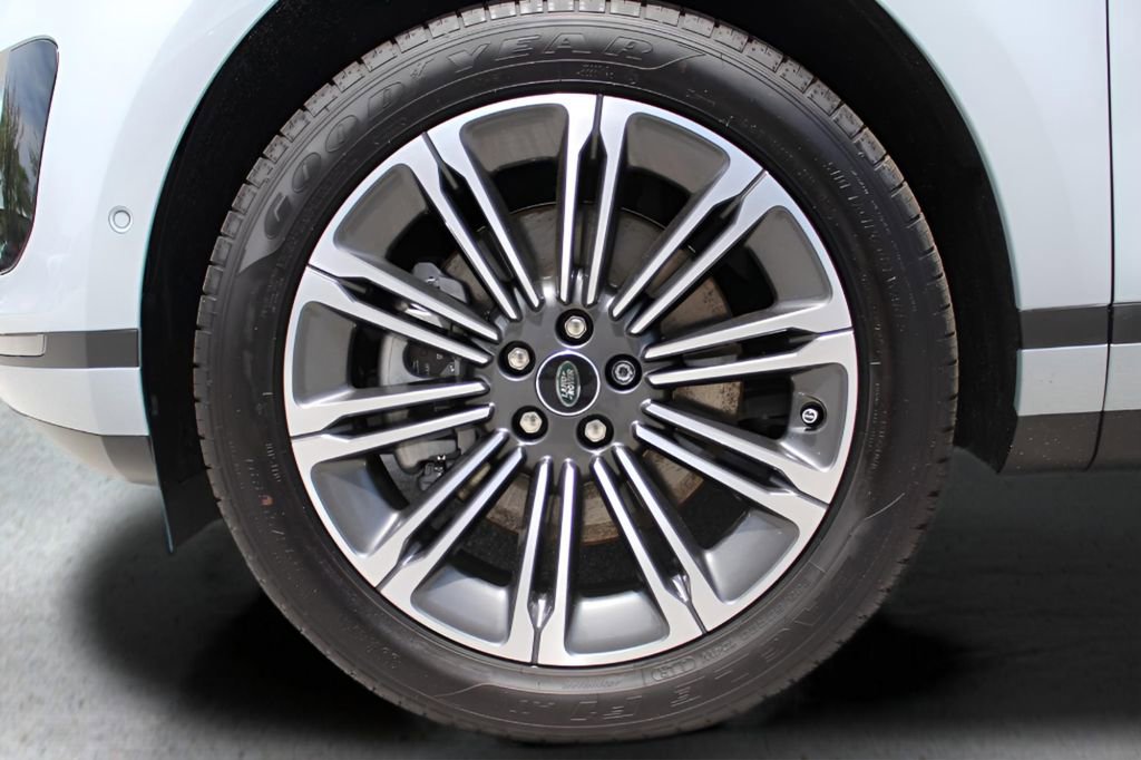 Used 2026 Land Rover Range Rover Evoque S AWD/4WD image 9