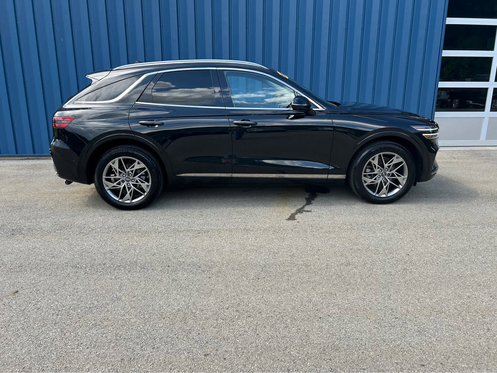 Used 2022 Genesis GV70 2.5T w/ Advanced Package image 17