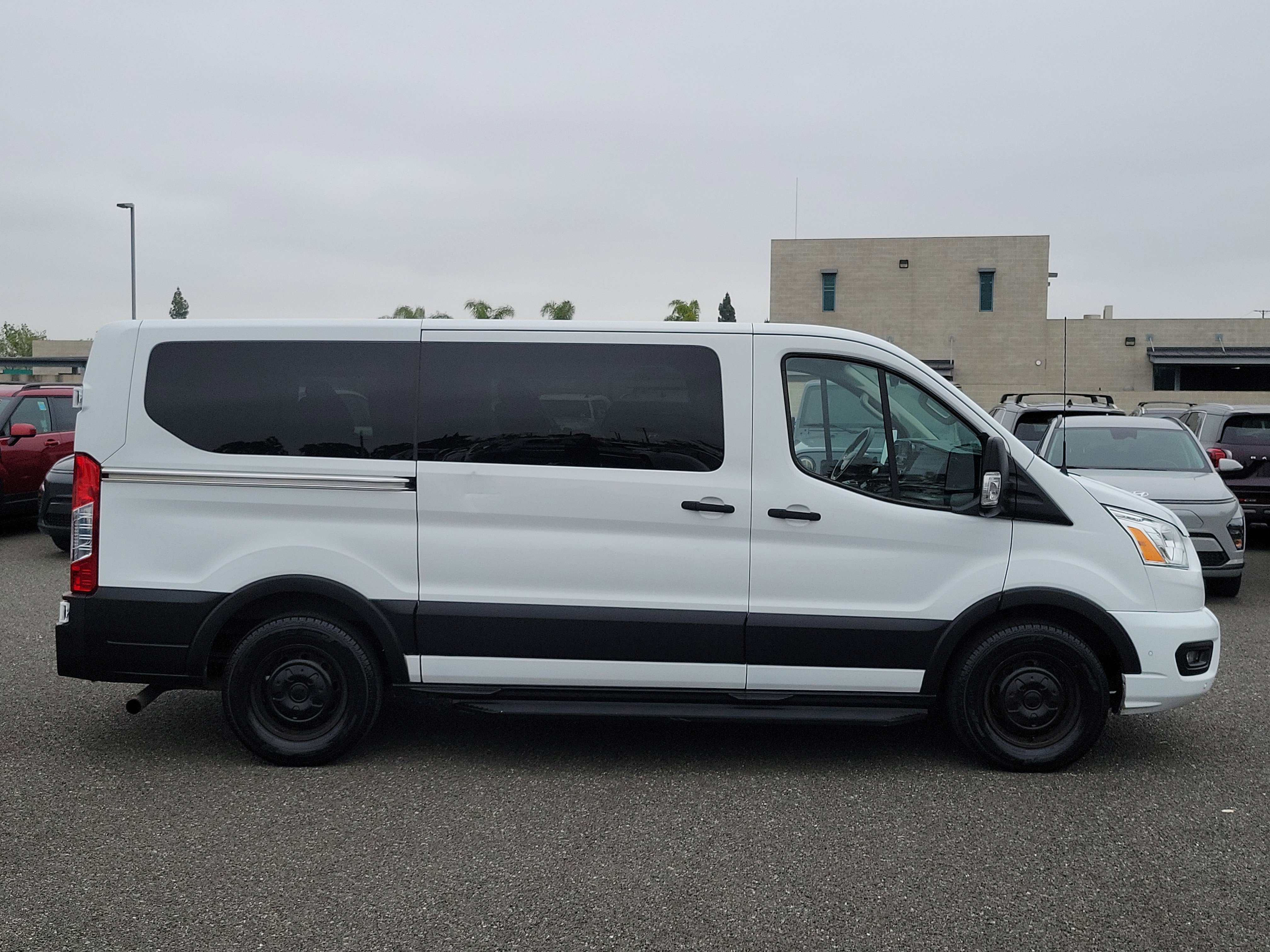 Used 2020 Ford Transit 150 XLT RWD image 5