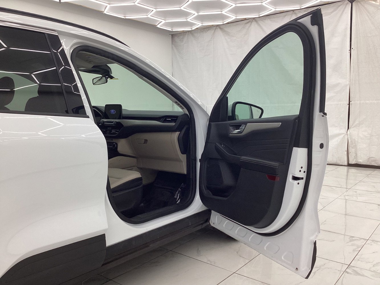 Used 2022 Ford Escape SEL image 17