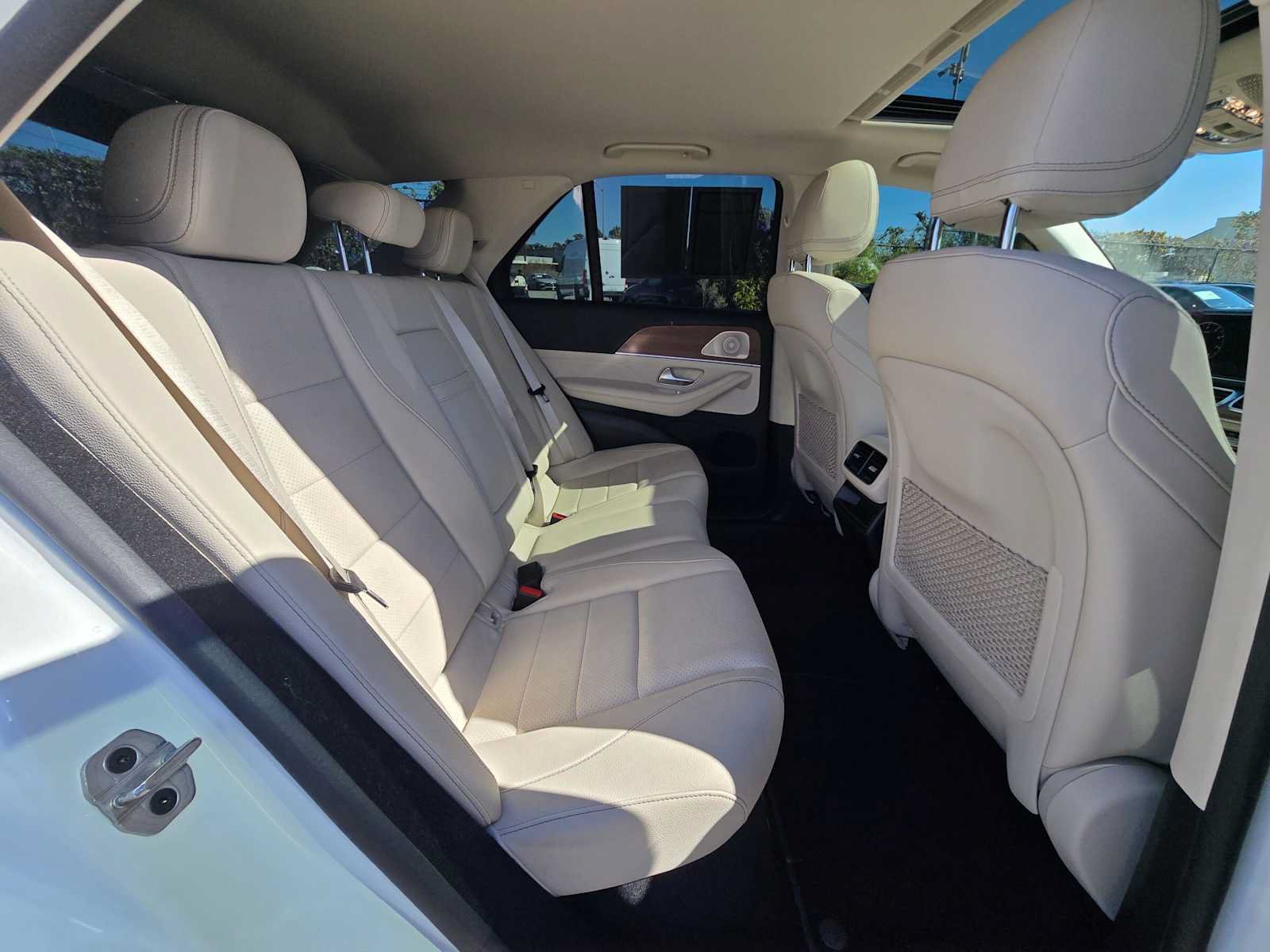 Used 2022 Mercedes-Benz GLE 350 4MATIC w/ AMG Line Exterior image 12
