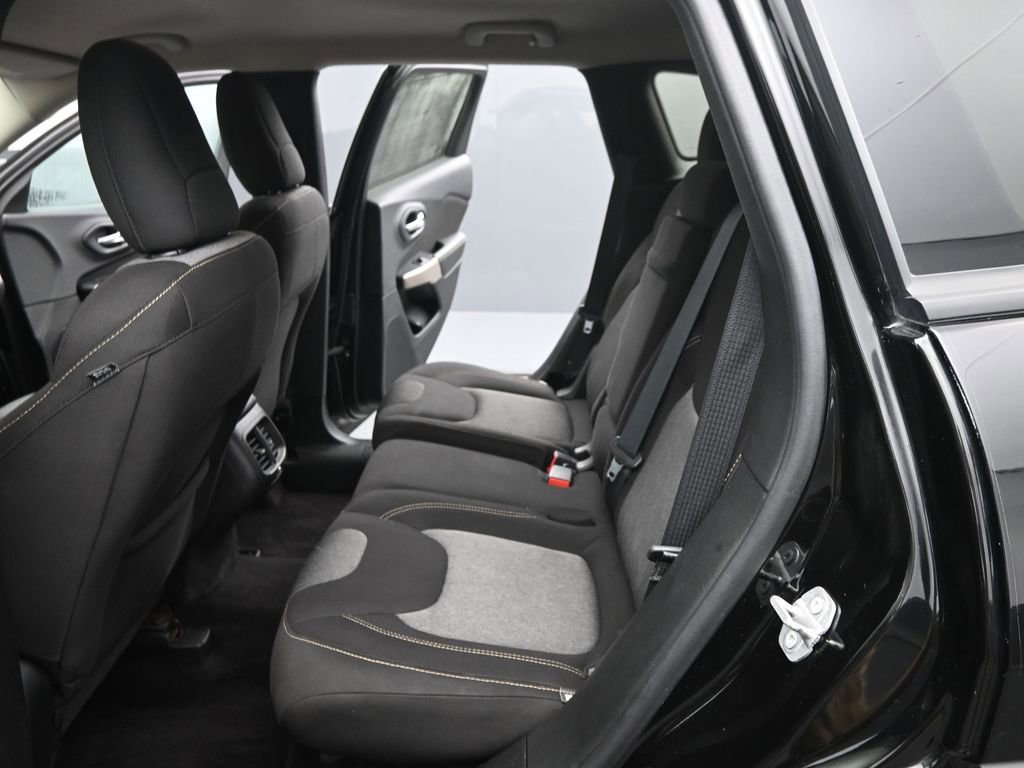 Used 2017 Jeep Cherokee Altitude image 13