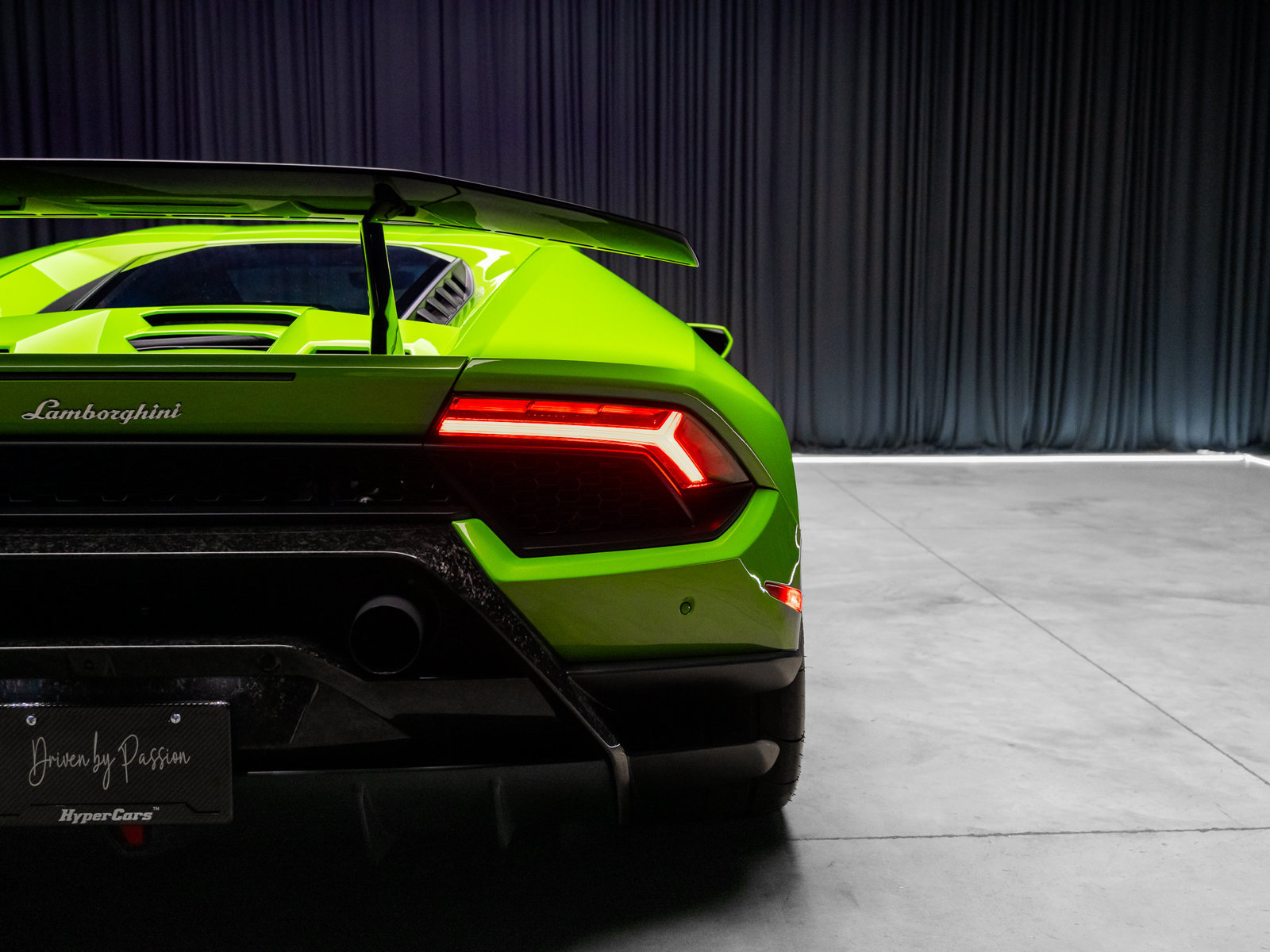 Used 2018 Lamborghini Huracan Performante AWD/4WD image 46
