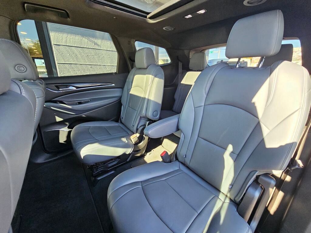 Used 2023 Buick Enclave Essence image 19