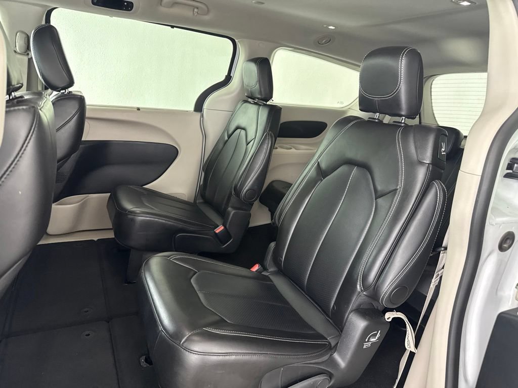 Used 2024 Chrysler Pacifica Touring-L FWD image 27