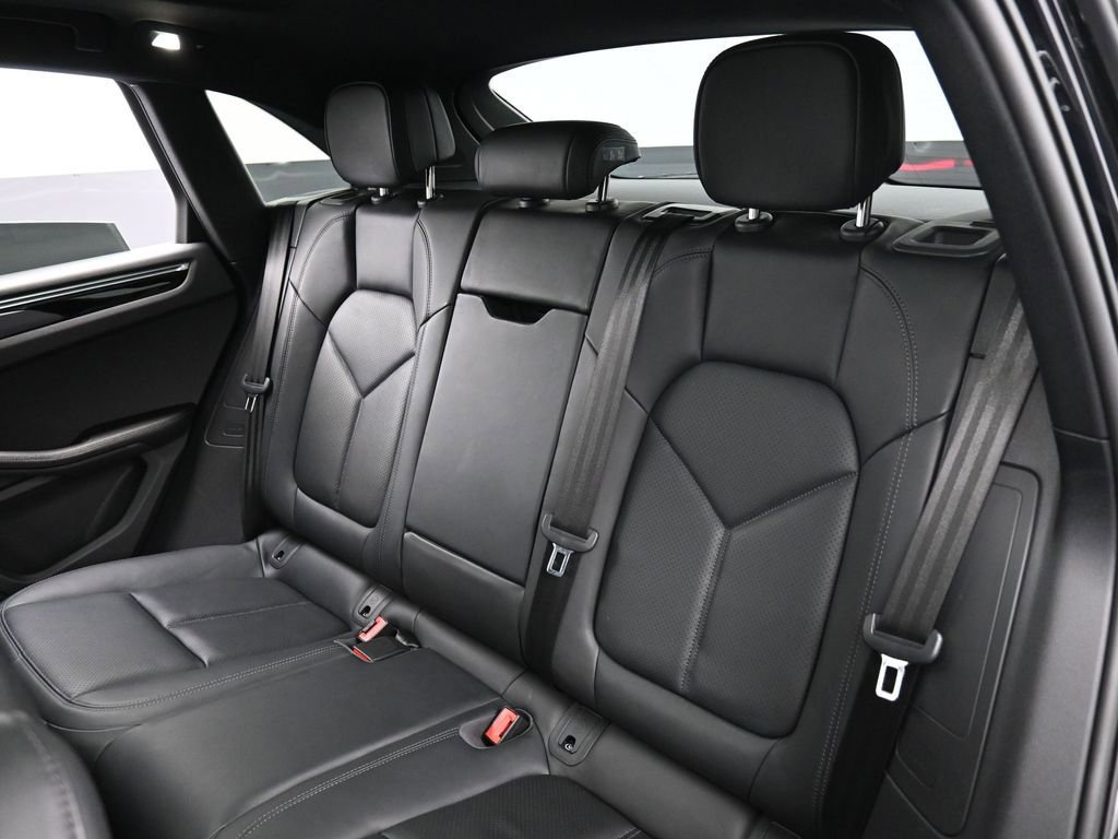 Certified 2023 Porsche Macan Turbo image 23