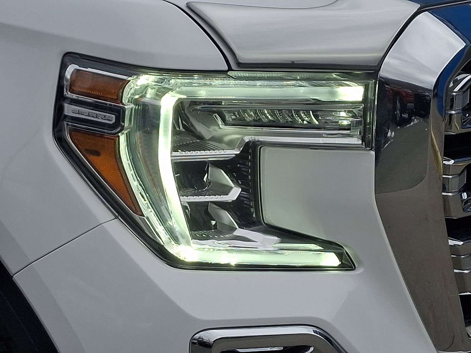 Used 2021 GMC Sierra 1500 SLT w/ X31 Off-Road Package image 9