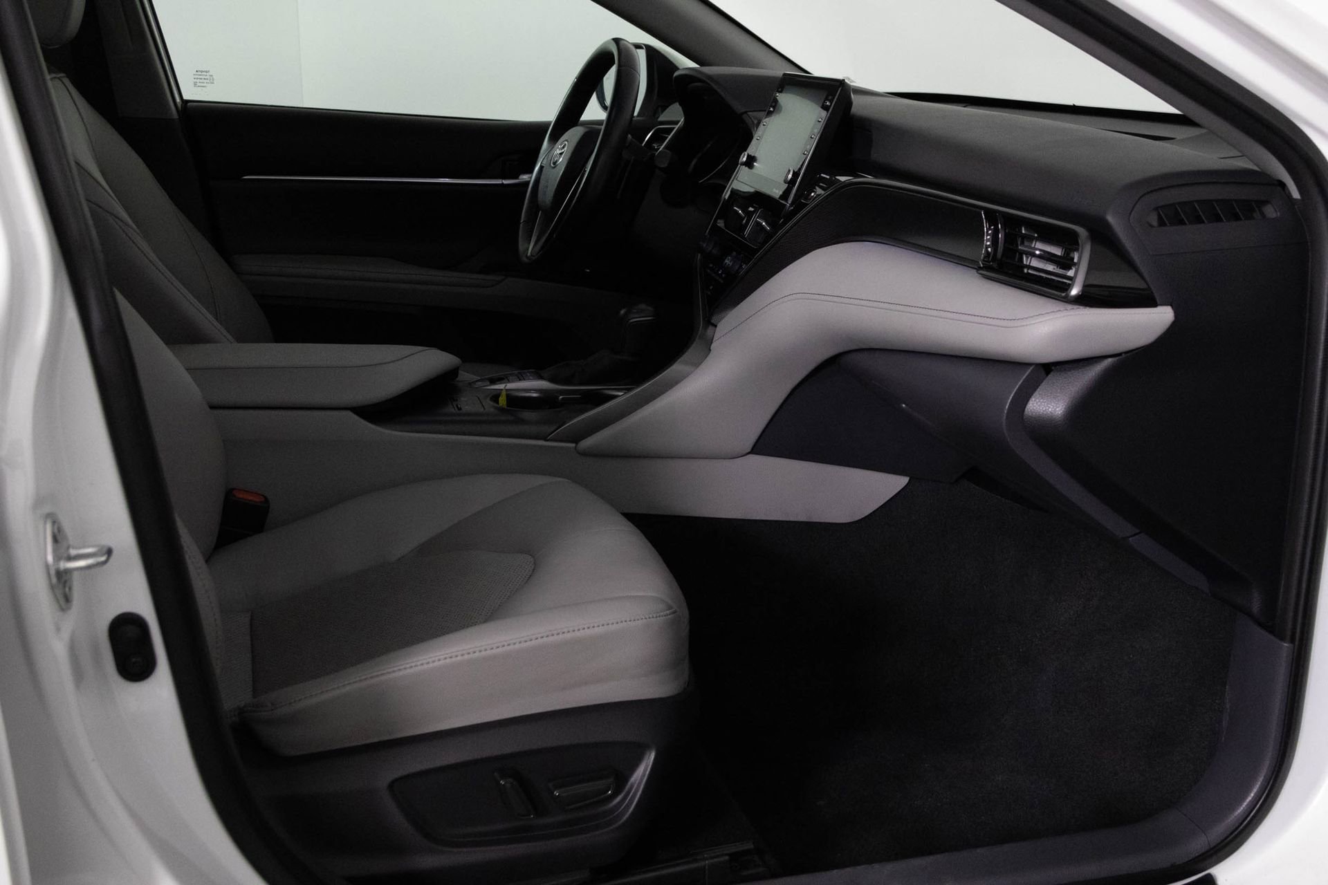 Used 2022 Toyota Camry XSE image 40