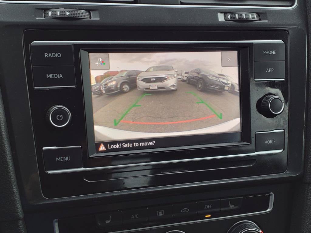 Used 2021 Volkswagen Golf 4-Door FWD image 10