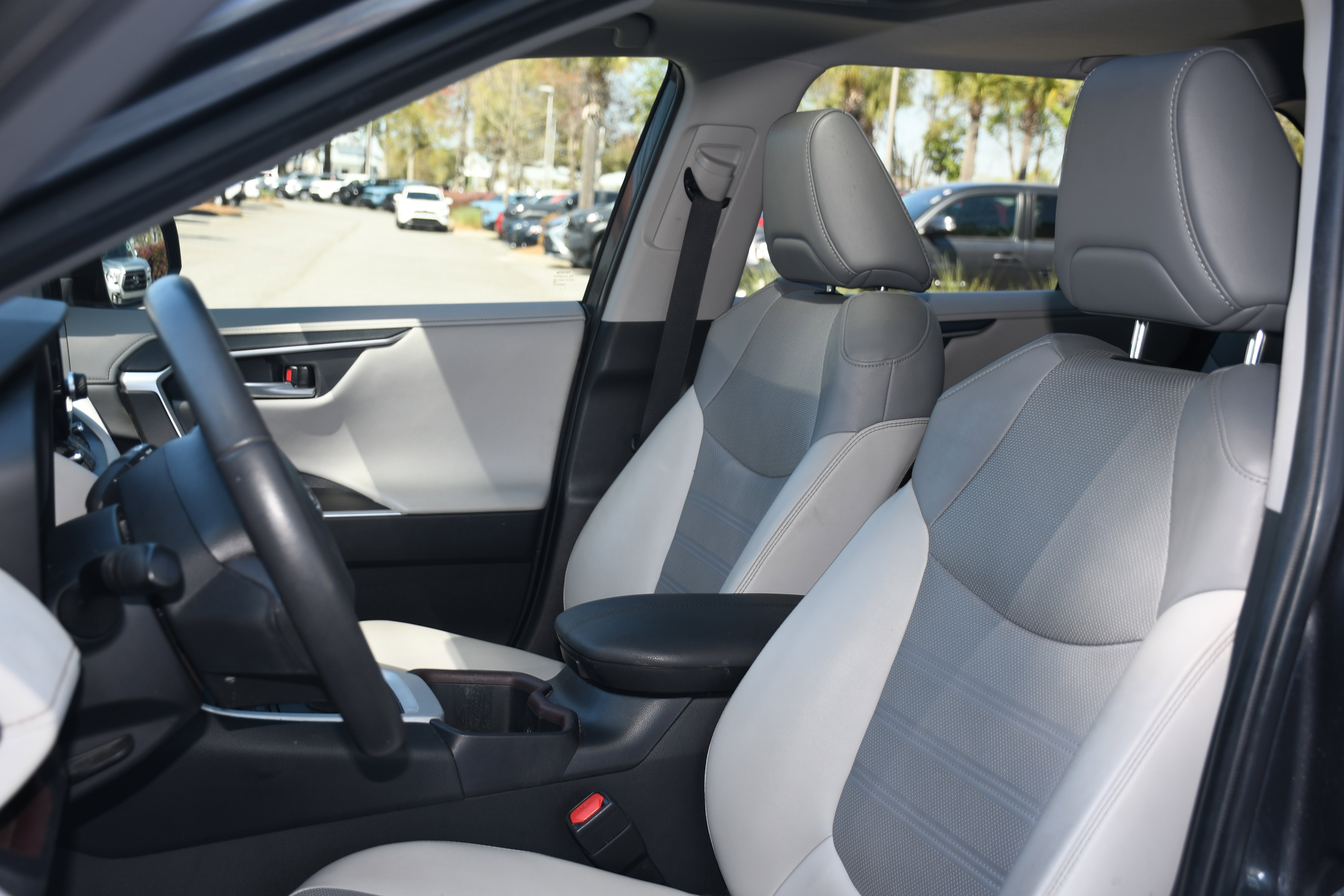 Used 2024 Toyota RAV4 Limited image 13