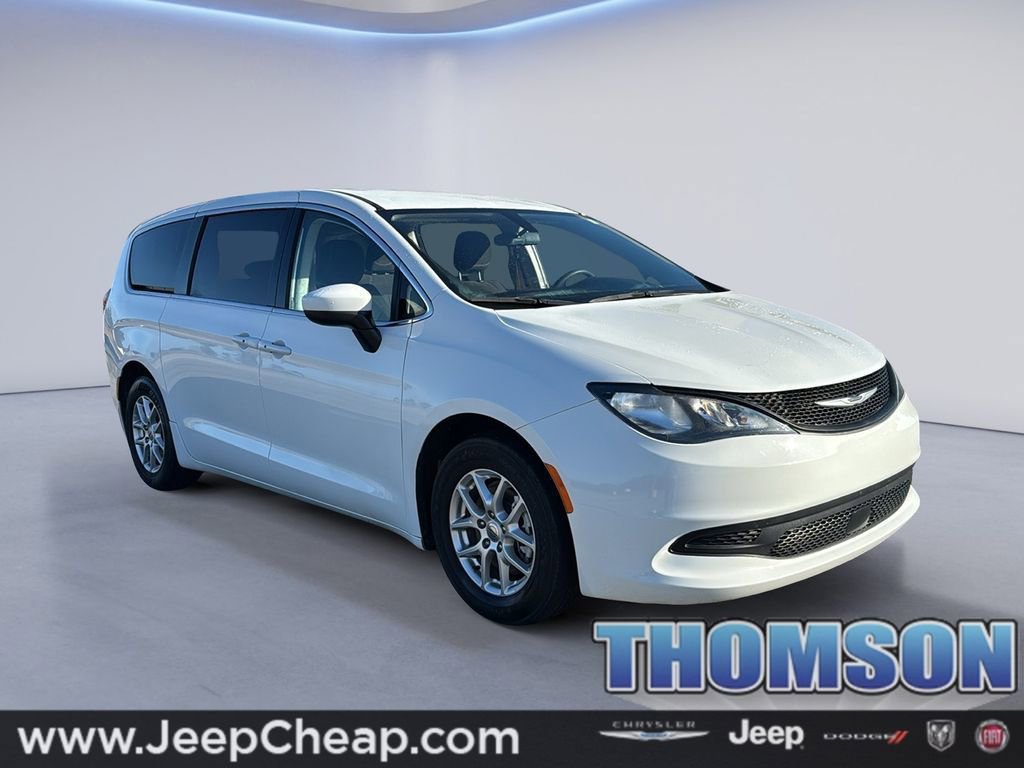 Used 2022 Chrysler Voyager LX image 1