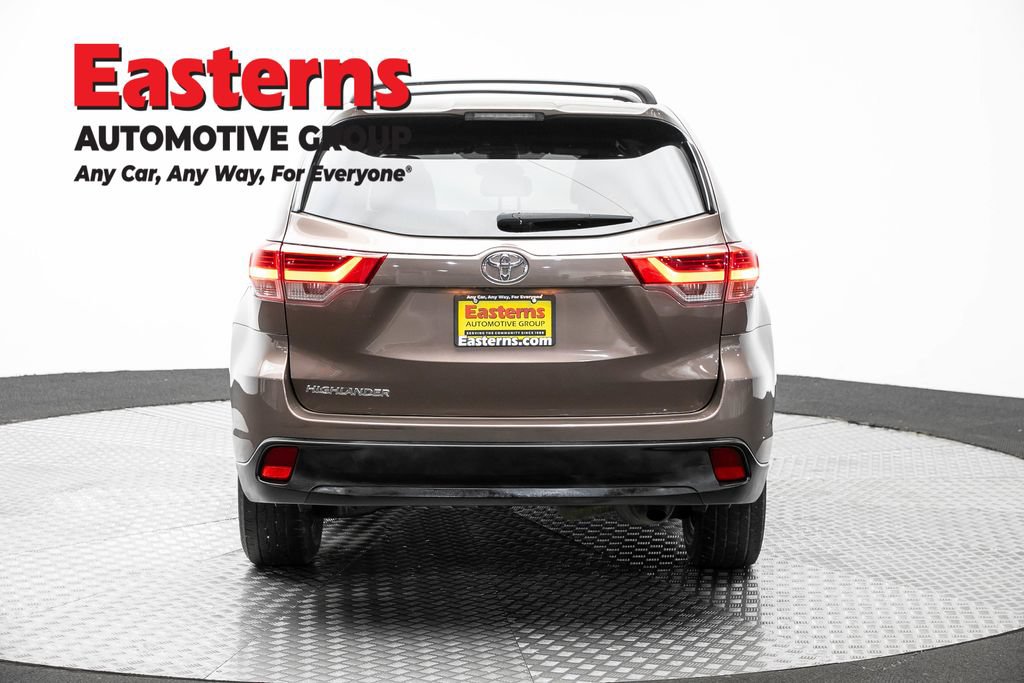 Used 2019 Toyota Highlander LE FWD image 6