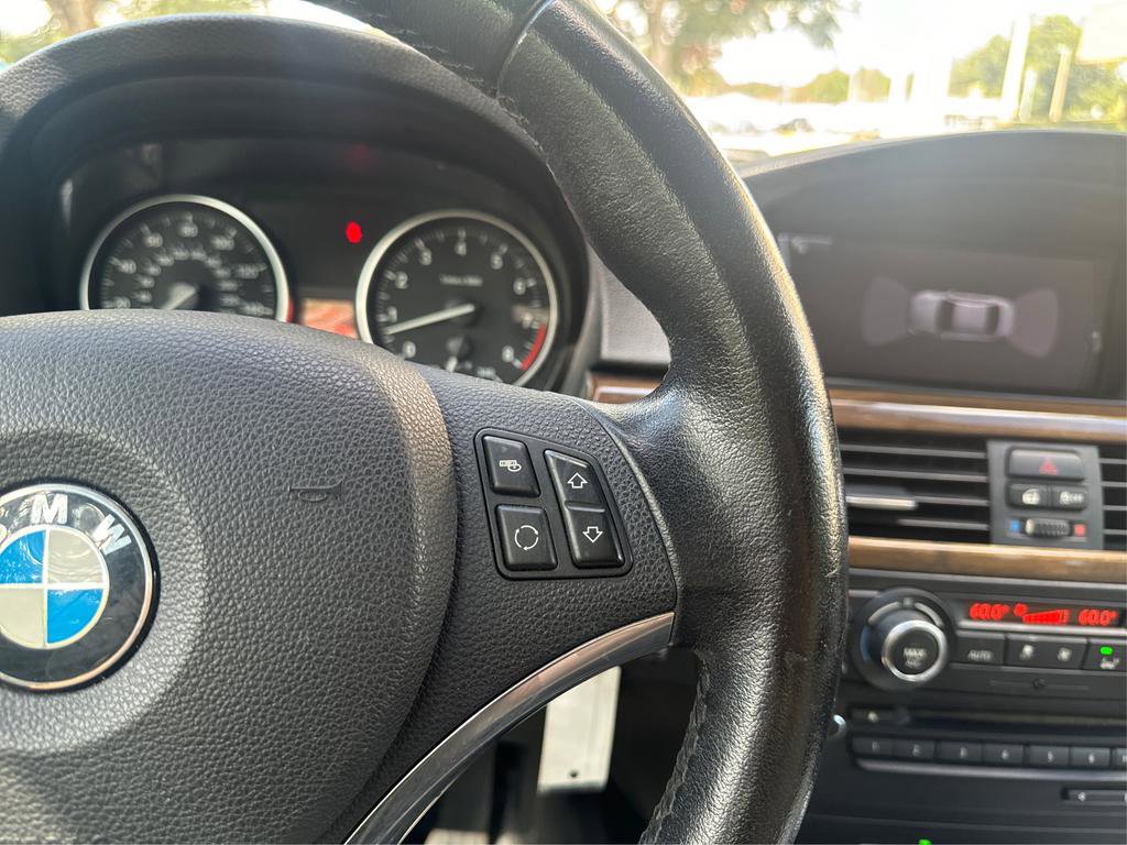 Used 2013 BMW 335i Convertible image 32