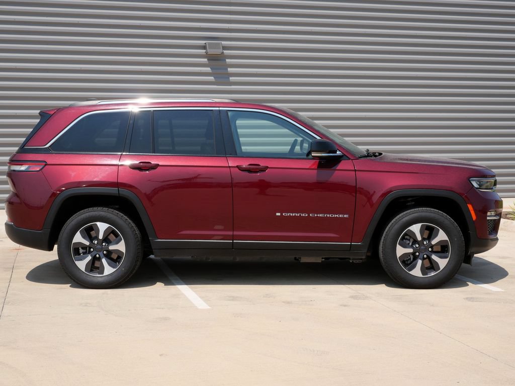 Used 2023 Jeep Grand Cherokee 4WD 4xe image 2