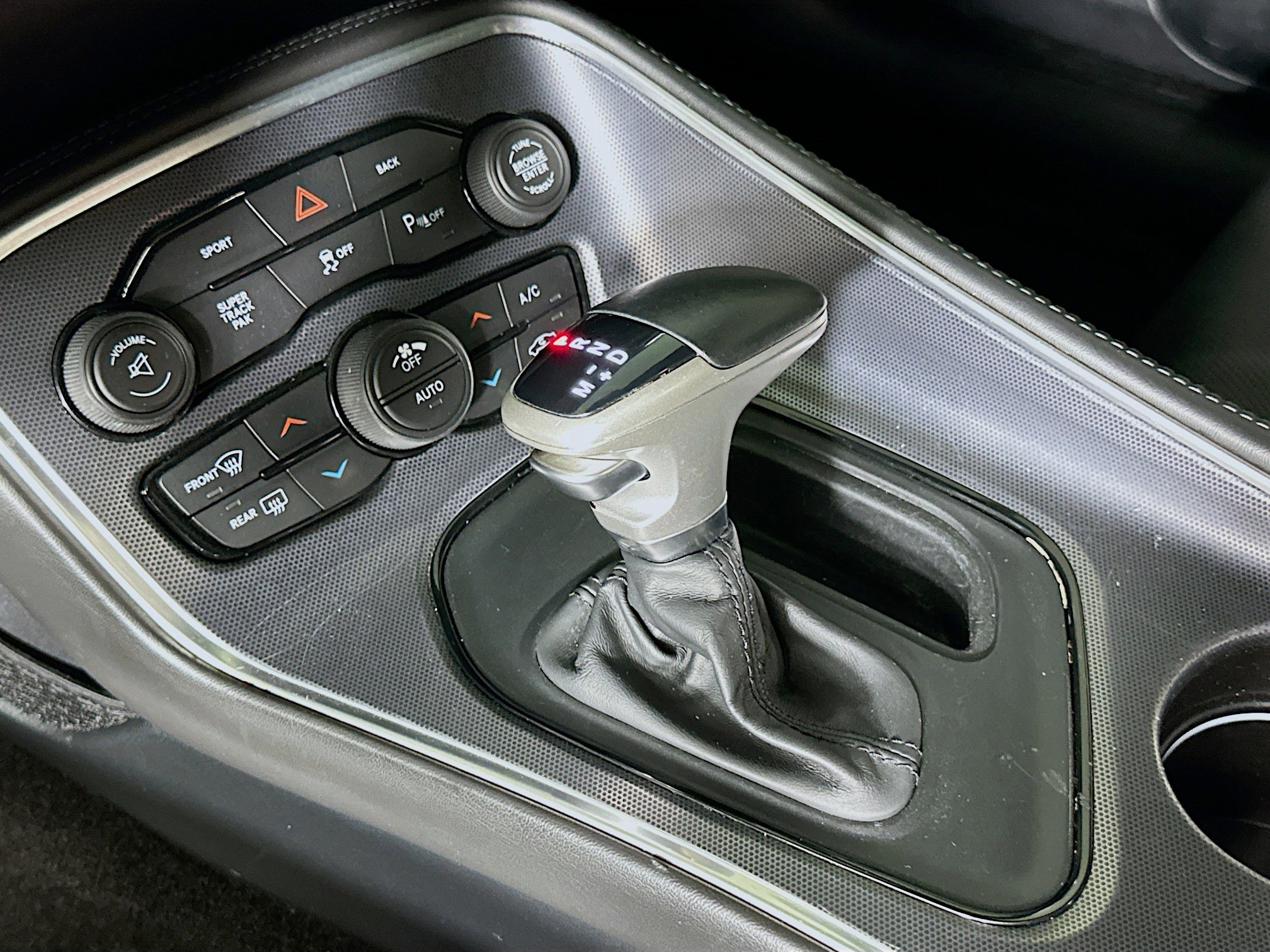 Used 2015 Dodge Challenger SXT Plus w/ Driver Convenience Group image 25