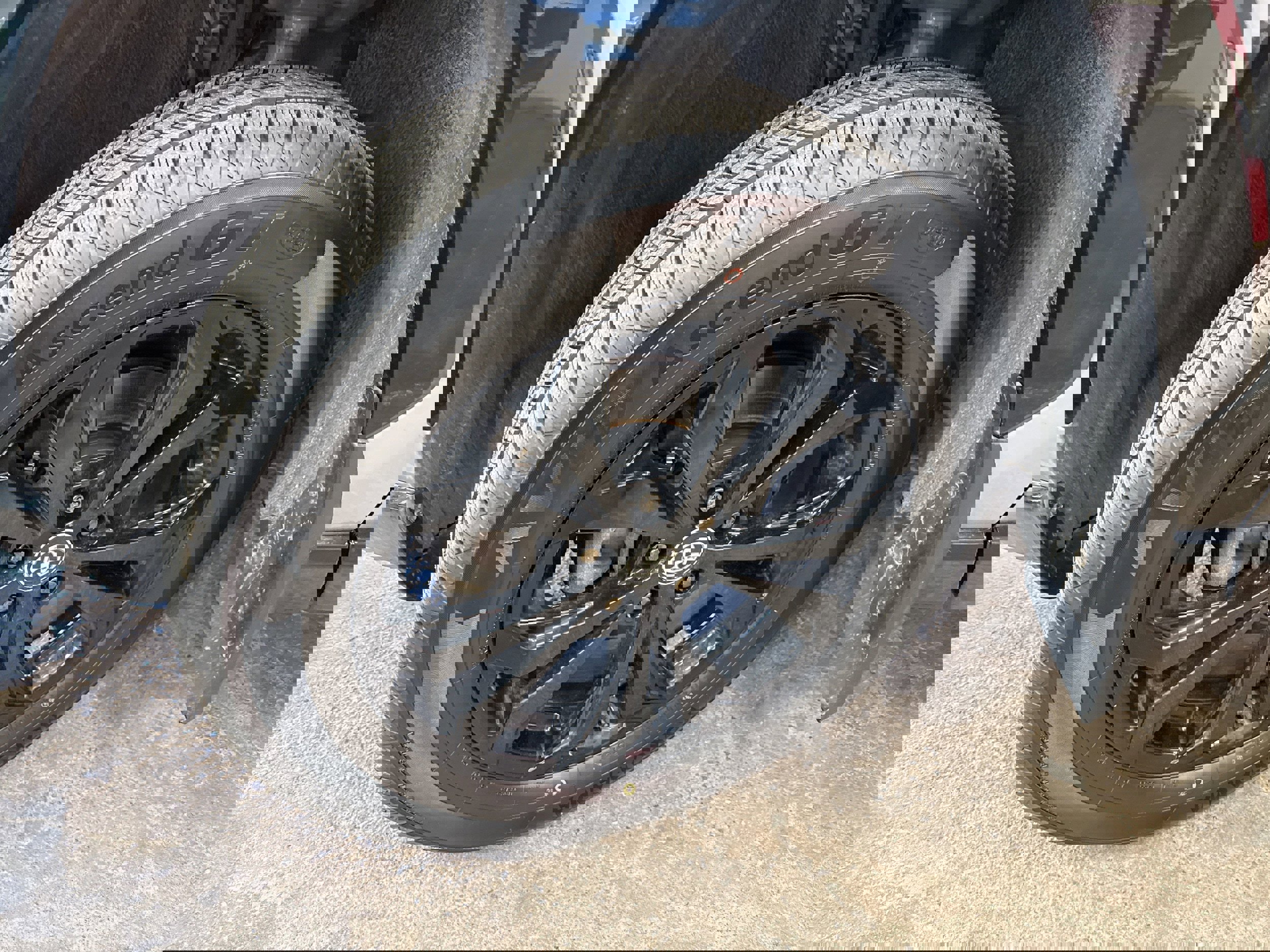 Used 2024 Toyota RAV4 SE w/ Convenience Package image 4